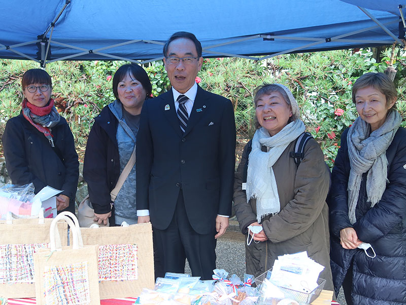 センター埼玉南地福「コミュニティ喫茶たいむ」　知事公館で障がい者施設フェス2025　大野知事が焼き菓子を！　